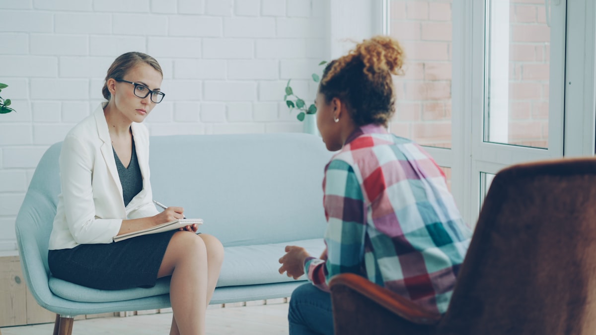 Mujer en consulta psicológica